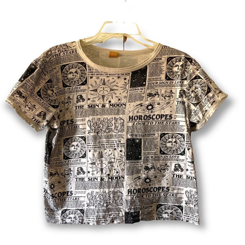 Vibe N’ Beige and Black Cropped Astronomy Tee, Size Medium‎